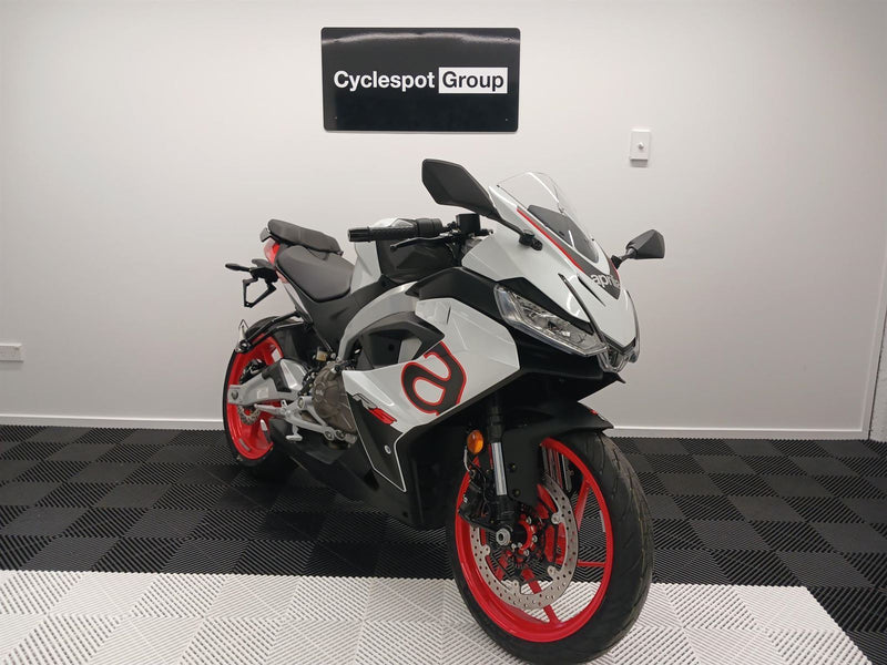 Load image into Gallery viewer, 2025 Aprilia RS 457