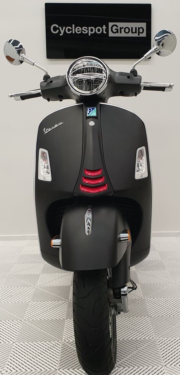 Load image into Gallery viewer, 2022 Vespa GTS 300 Super