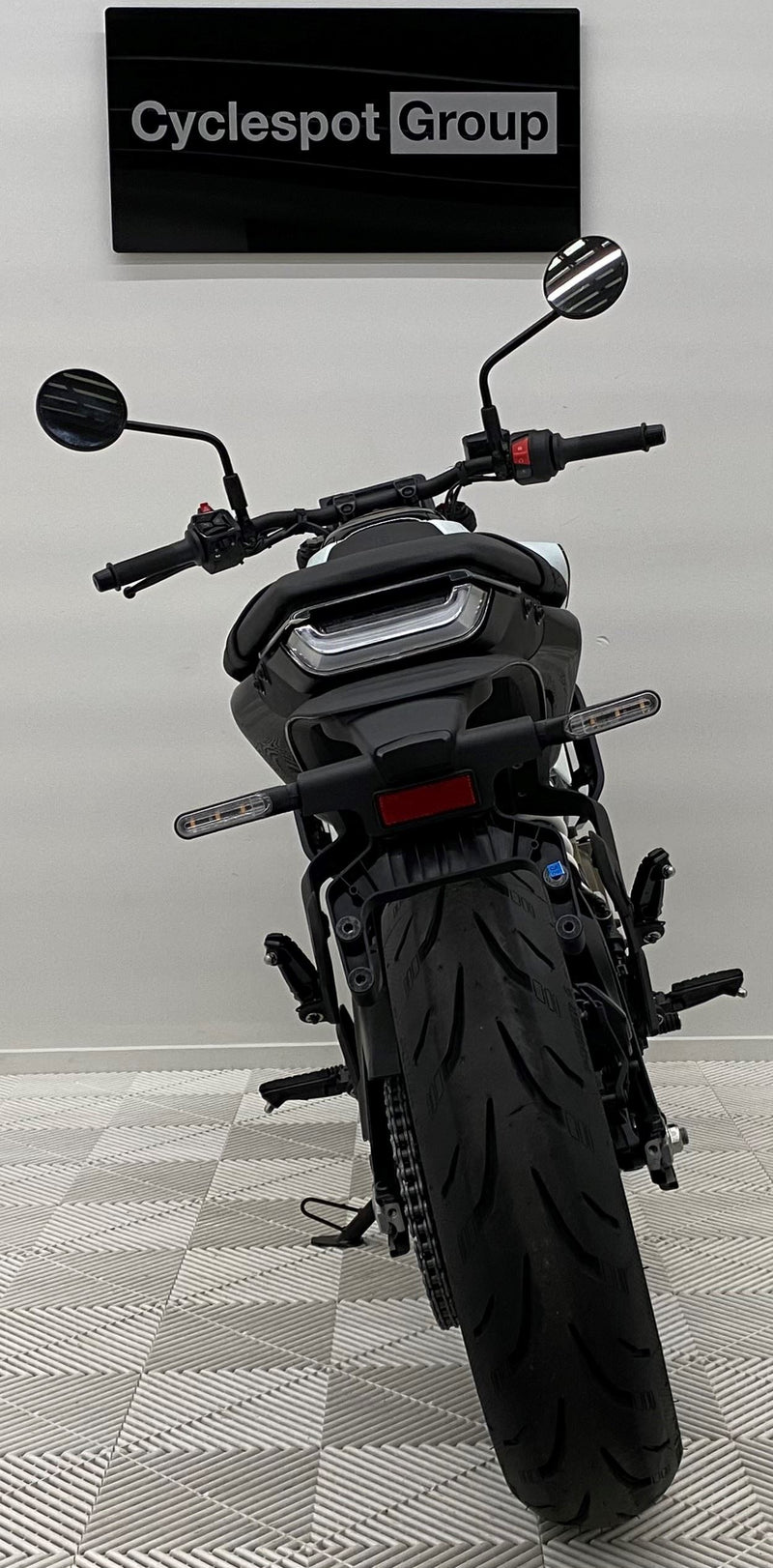 Load image into Gallery viewer, 2024 Husqvarna Vitpilen 401
