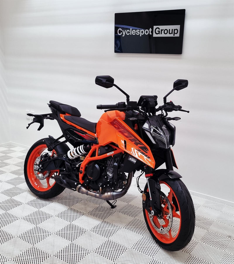 Load image into Gallery viewer, 2025 KTM Duke 390