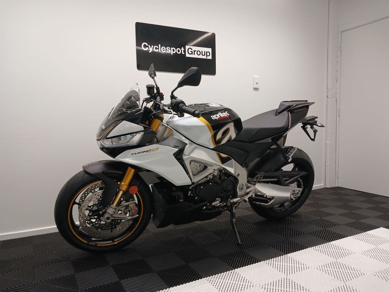 Load image into Gallery viewer, 2024 Aprilia Tuono V4 Factory + Akrapovic Slip-on