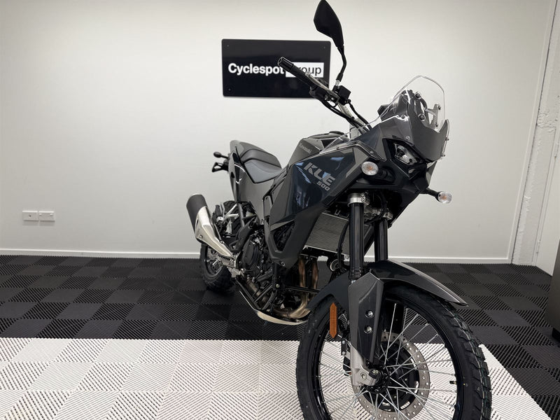 Load image into Gallery viewer, 2026 Kawasaki KLE 500