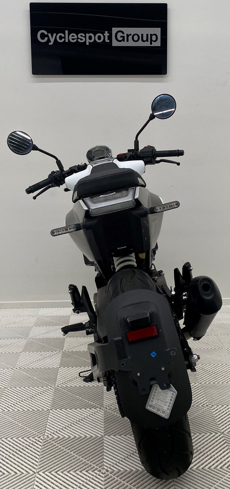 Load image into Gallery viewer, 2023 Husqvarna Vitpilen 401
