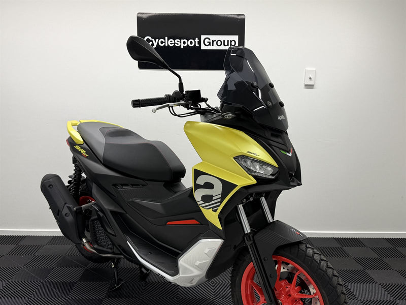 Load image into Gallery viewer, 2024 Aprilia SR GT 200