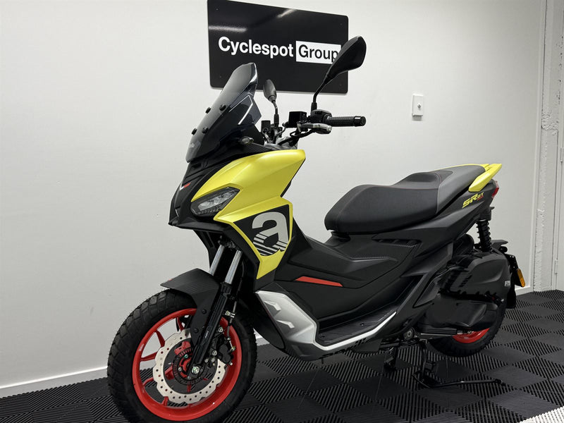 Load image into Gallery viewer, 2024 Aprilia SR GT 200