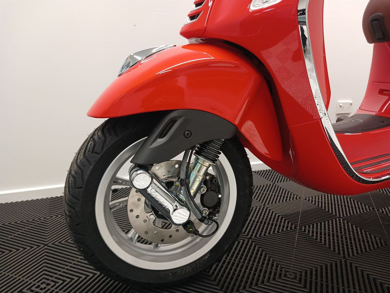 Load image into Gallery viewer, 2024 Vespa GTS 150 Super