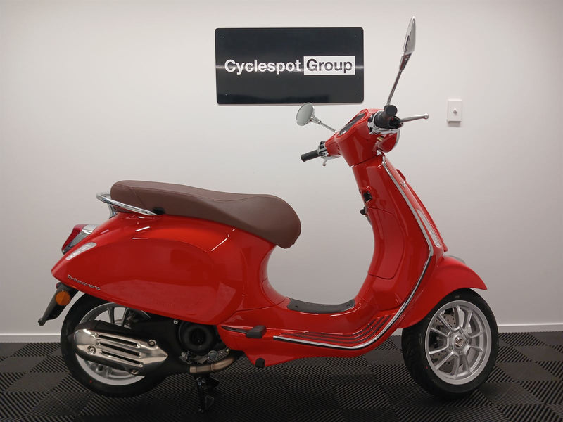 Load image into Gallery viewer, 2024 Vespa GTS 150 Super