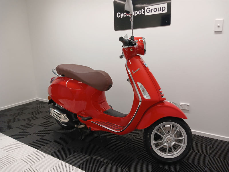 Load image into Gallery viewer, 2024 Vespa GTS 150 Super