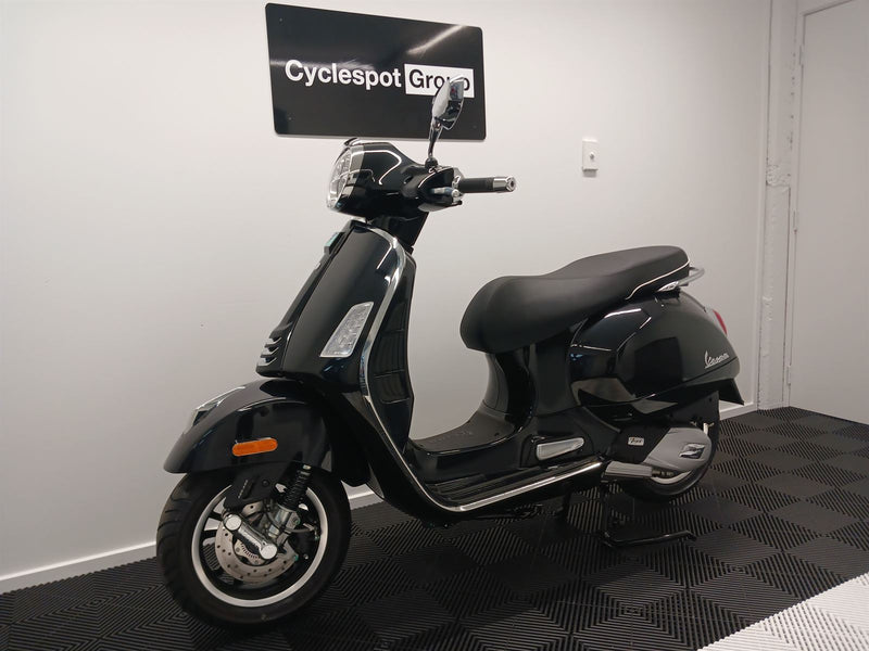 Load image into Gallery viewer, 2024 Vespa GTS 150 Super