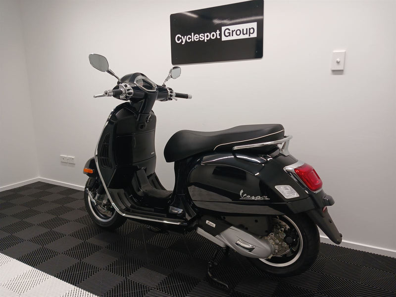 Load image into Gallery viewer, 2024 Vespa GTS 150 Super