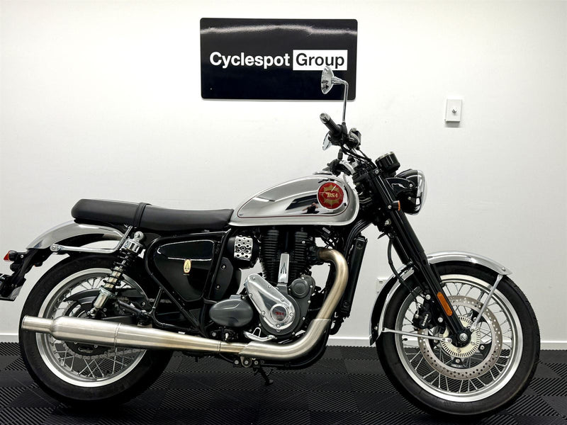 Load image into Gallery viewer, 2024 BSA Gold Star Legacy Edition classic bike at Cyclespot