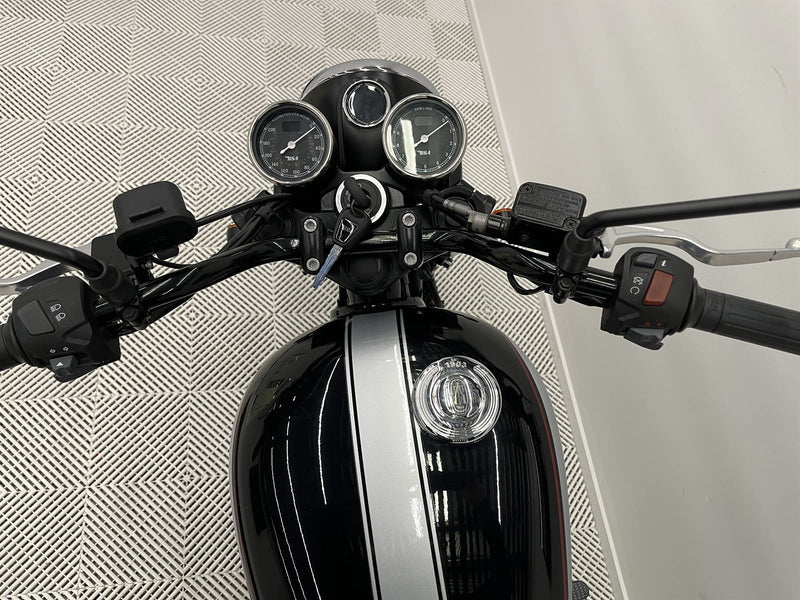 Load image into Gallery viewer, 2024 BSA Gold Star Midnight Black