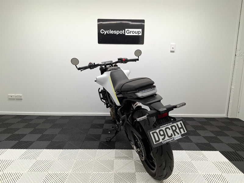 Load image into Gallery viewer, 2025 Husqvarna Vitpilen 401