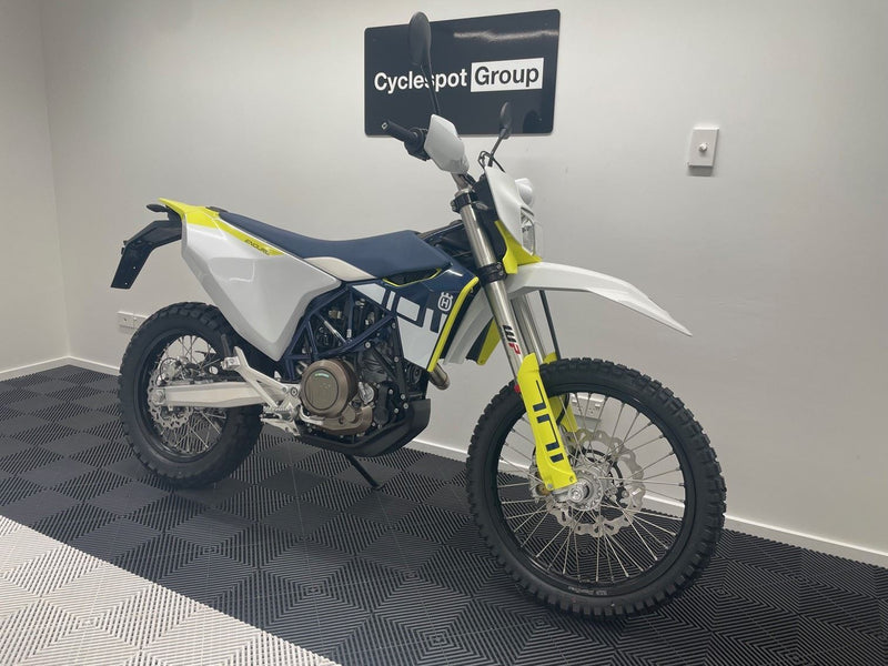 Load image into Gallery viewer, 2024 Husqvarna FE 701