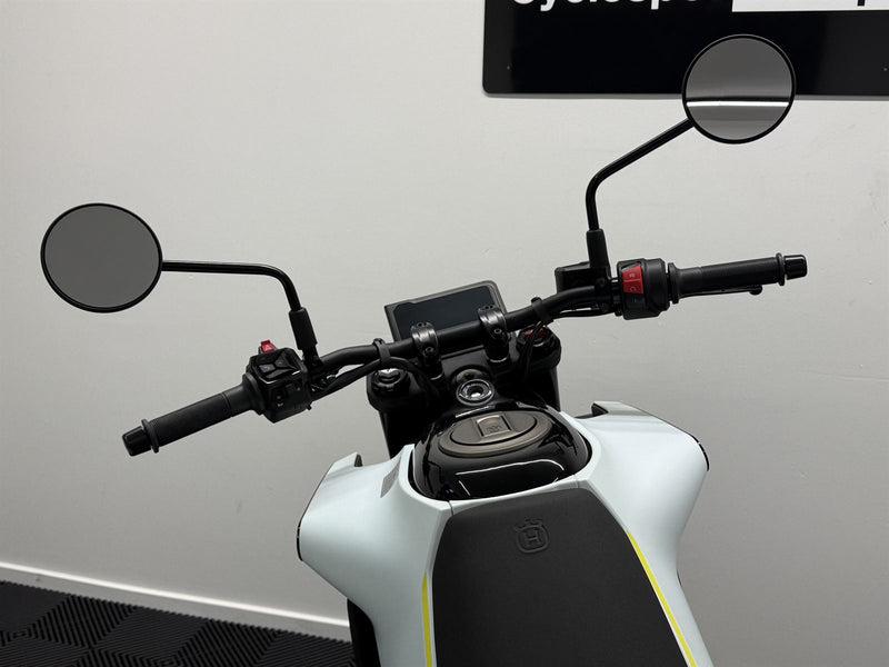 Load image into Gallery viewer, 2024 Husqvarna Vitpilen 401 Demo