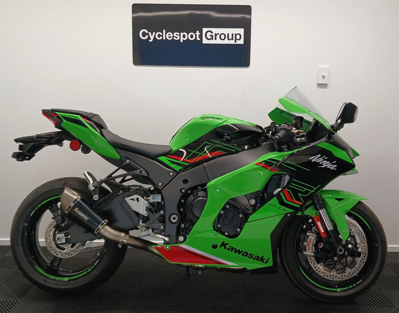Load image into Gallery viewer, 2023 Kawasaki Ninja ZX-10R + AKRAPOVIC SLIP ON