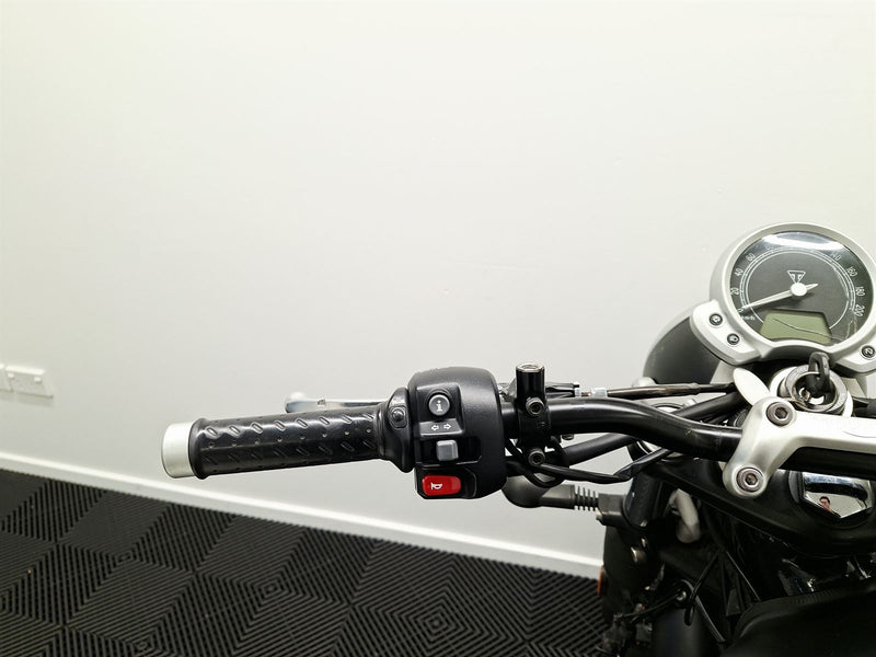 Load image into Gallery viewer, 2017 Triumph Street Twin