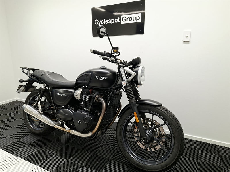 Load image into Gallery viewer, 2017 Triumph Street Twin