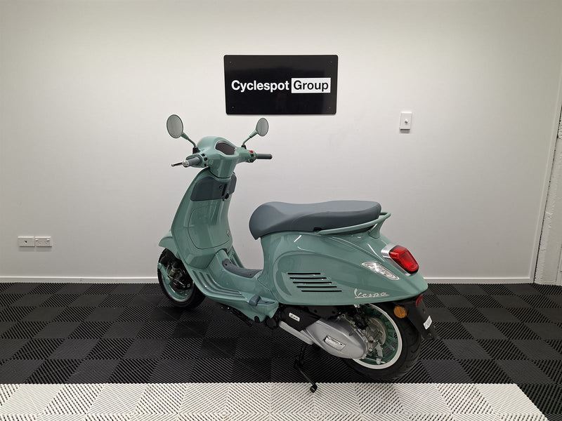 Load image into Gallery viewer, 2026 Vespa Primavera 80th Anniversary