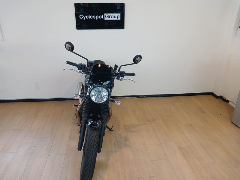 Load image into Gallery viewer, 2024 Triumph Street Twin
