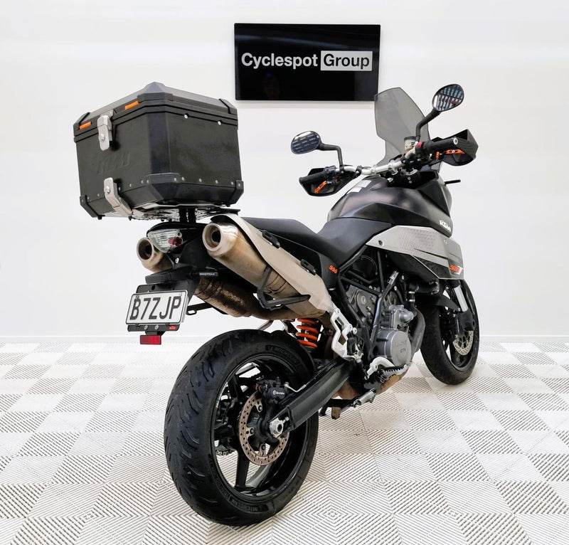 Load image into Gallery viewer, 2011 KTM Duke 990 SMT
