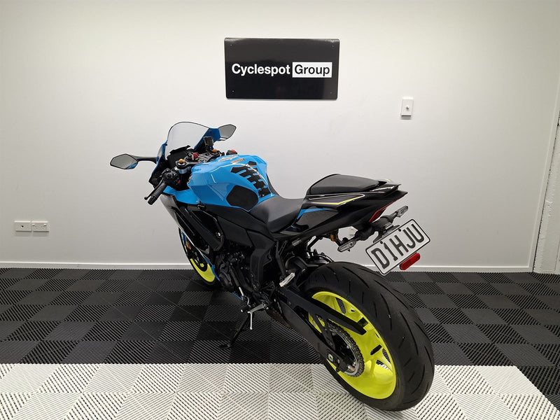 Load image into Gallery viewer, 2026 Yamaha R 7