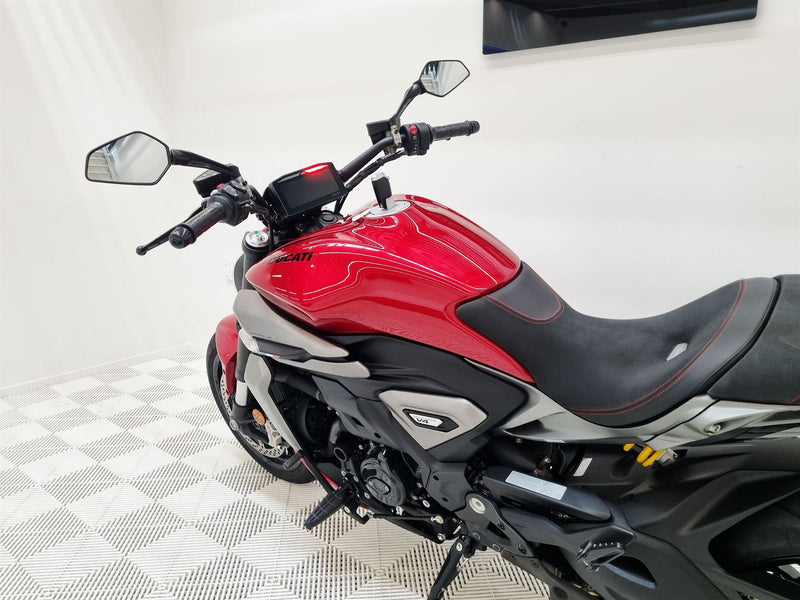 Load image into Gallery viewer, 2025 Ducati XDiavel V4