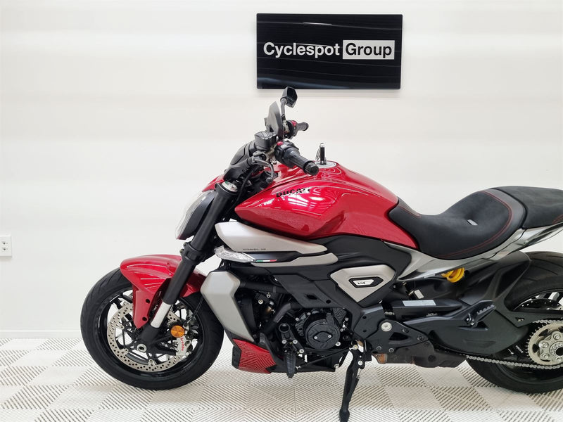 Load image into Gallery viewer, 2025 Ducati XDiavel V4
