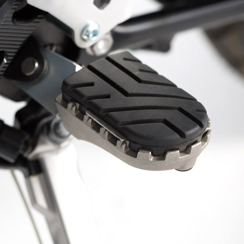 Load image into Gallery viewer, FOOTREST KIT SW MOTECH ION TRIUMPH TIGER 800 TIGER 900 TIGER 1200 SCRAMBLER
