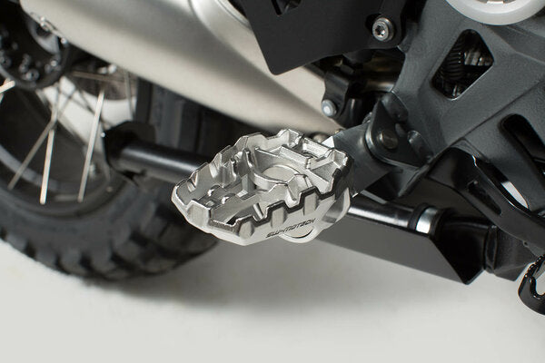 Load image into Gallery viewer, FOOTREST KIT SW MOTECH EVO BENELLI BMW HONDA KAWASAKI KTM MOTO GUZZI SUZUKI
