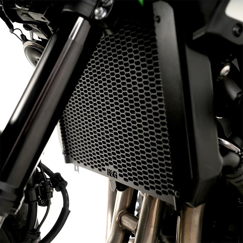 Load image into Gallery viewer, PRO Radiator Guard for Kawasaki Z900 25-- Z900RS 25- &amp; Z900RS Cafe 25 - Black
