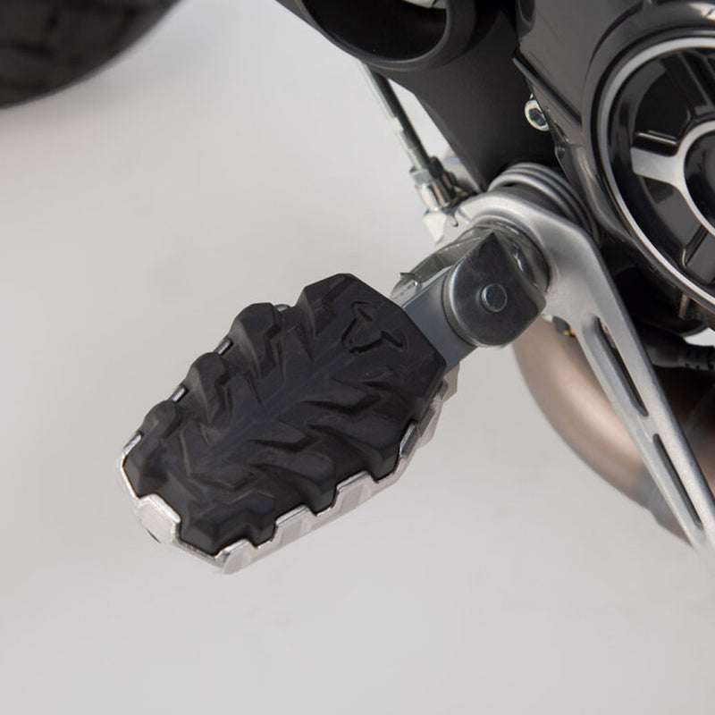 Load image into Gallery viewer, FOOTREST KIT SW MOTECH EVO DUCATI

