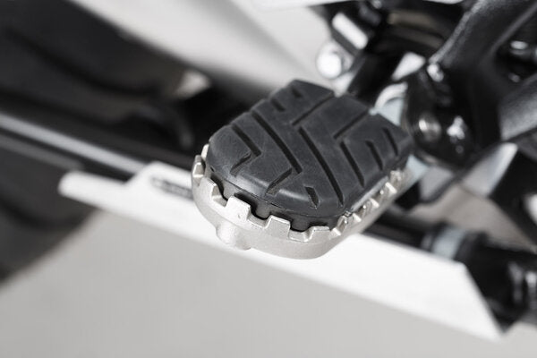 Load image into Gallery viewer, FOOTREST KIT SW MOTECH ION BMW R1200GS LC R1250GS 18-ON R1300GS 23-24
