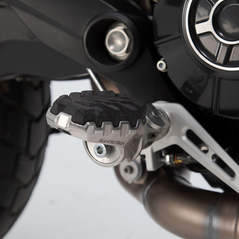 Load image into Gallery viewer, FOOTREST KIT SW MOTECH EVO DUCATI
