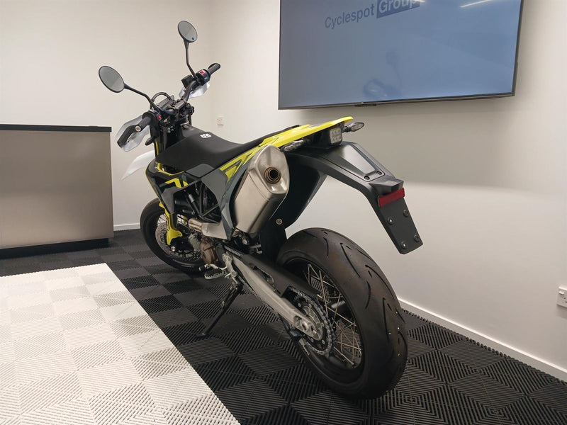 Load image into Gallery viewer, 2024 Husqvarna FS 701 Supermoto
