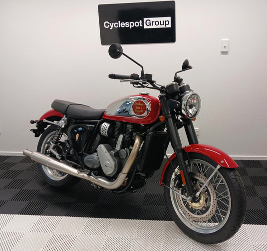2025 BSA Gold Star Insignia Red - EX Demo