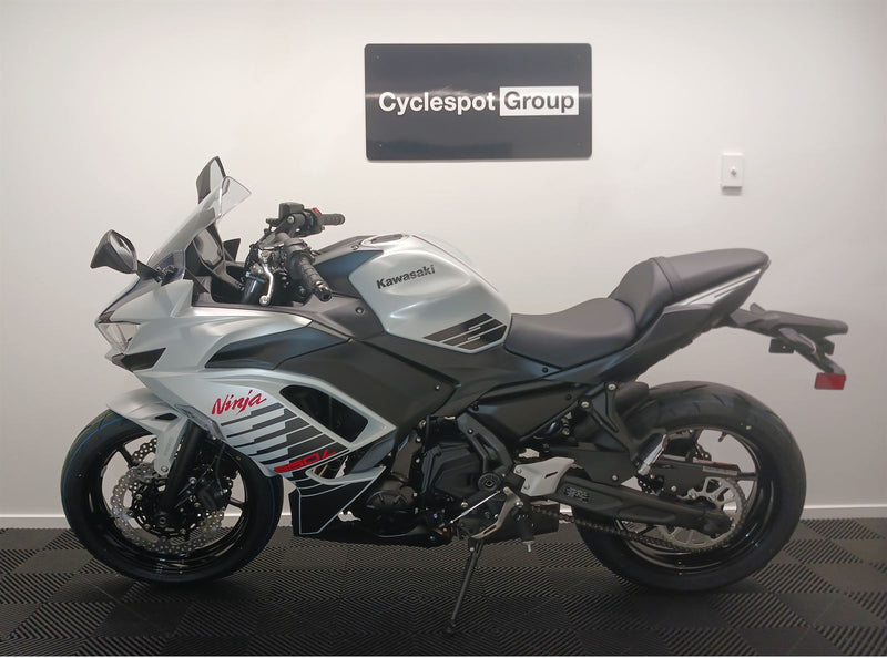 Load image into Gallery viewer, 2026 Kawasaki Ninja 650
