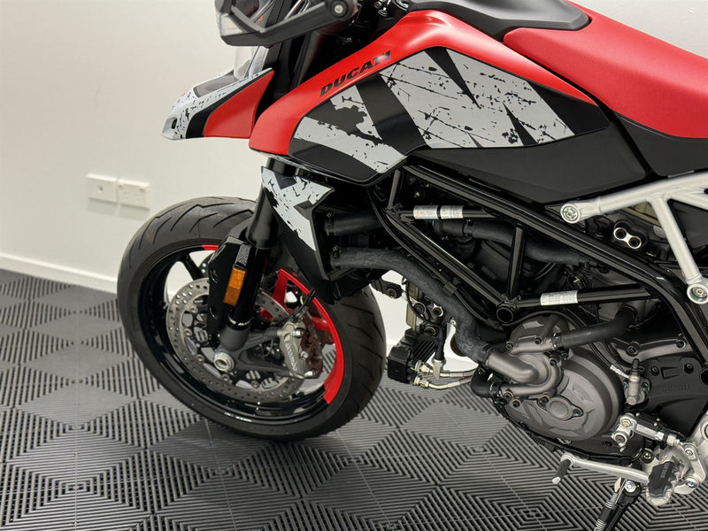 Load image into Gallery viewer, 2024 Ducati Hypermotard 950 RVE
