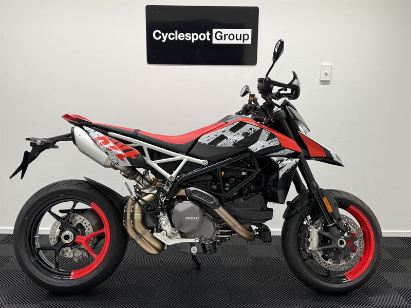 Load image into Gallery viewer, 2024 Ducati Hypermotard 950 RVE
