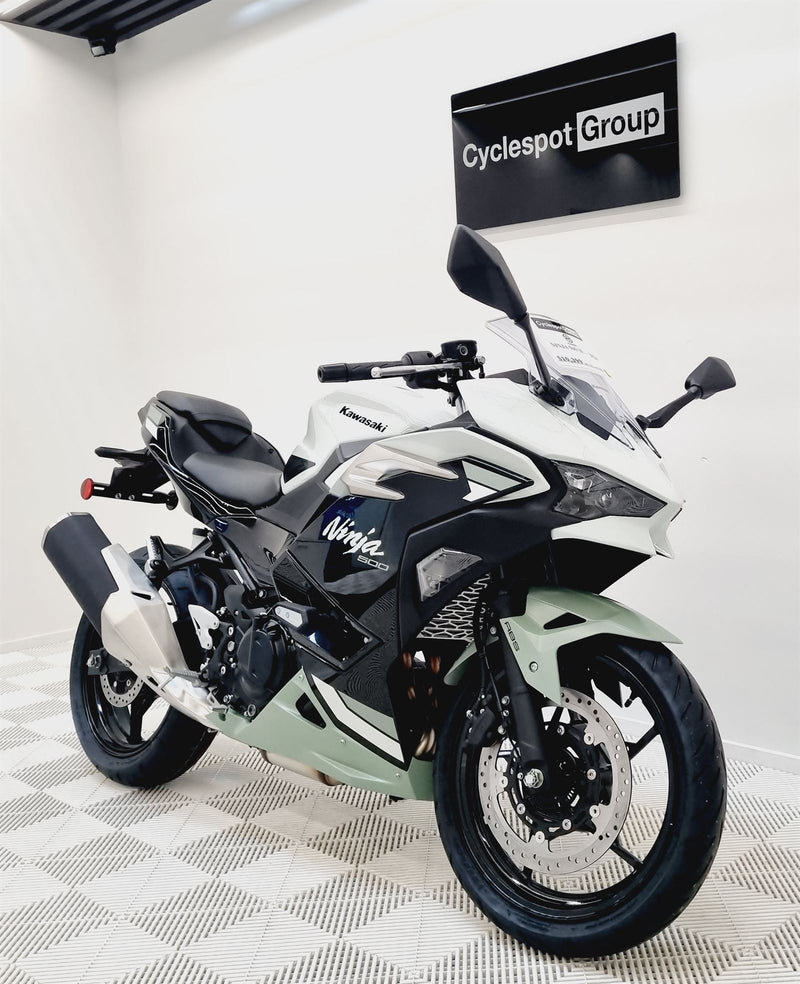 Load image into Gallery viewer, 2026 Kawasaki EX 500 Ninja SE (LAMS) - White
