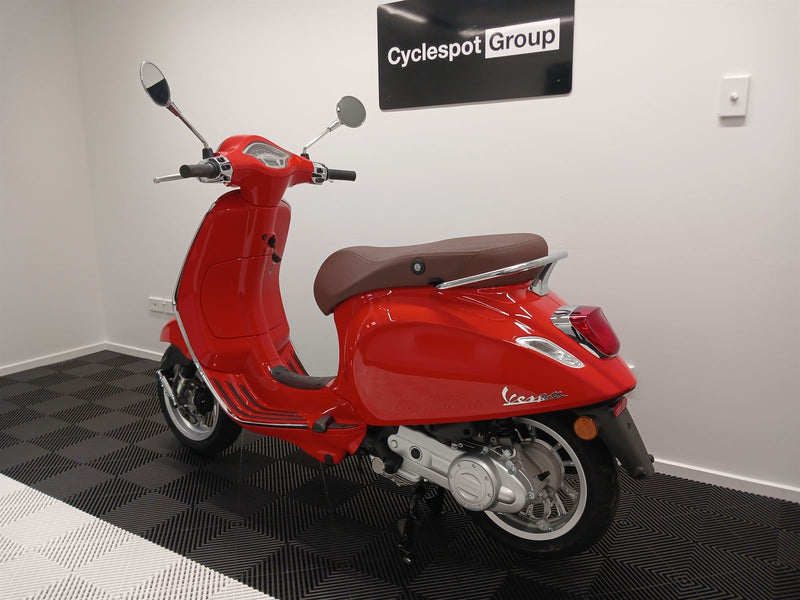 Load image into Gallery viewer, 2024 Vespa Primavera
