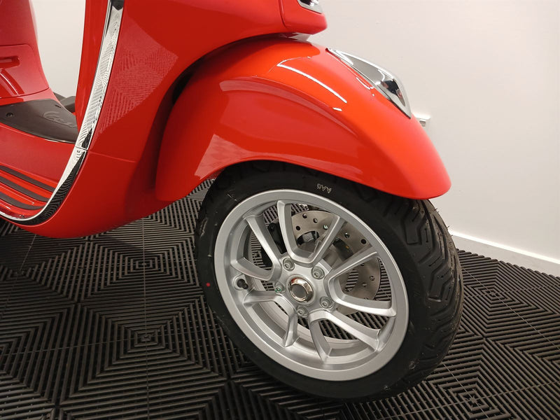 Load image into Gallery viewer, 2024 Vespa Primavera
