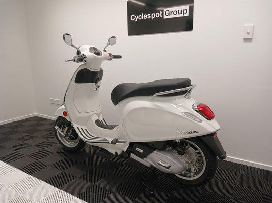 2024 Vespa Primavera 150 | White Innocente