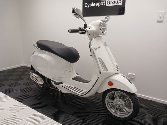 2024 Vespa Primavera 150 | White Innocente