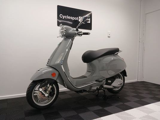 2024 Vespa Primavera 150 | Grey Materia