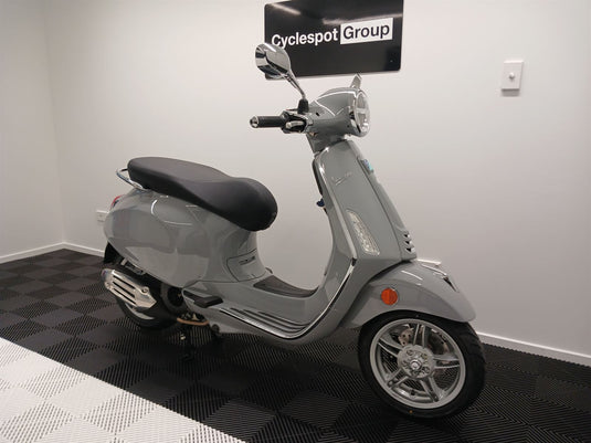2024 Vespa Primavera 150 | Grey Materia