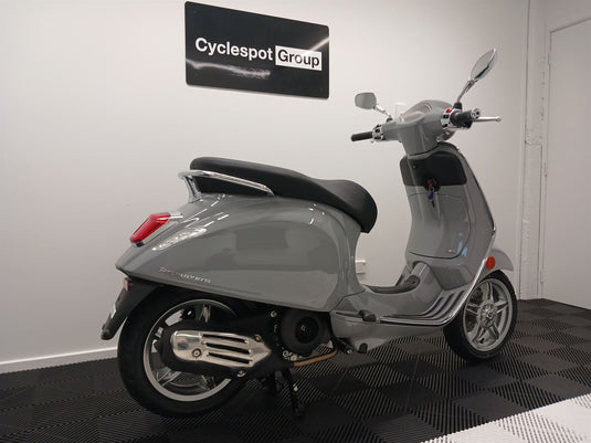 2024 Vespa Primavera 150 | Grey Materia
