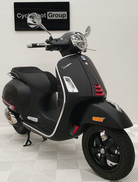2022 Vespa GTS 300 Super