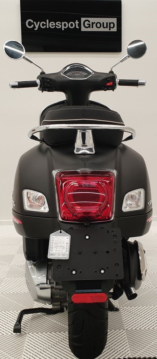2022 Vespa GTS 300 Super