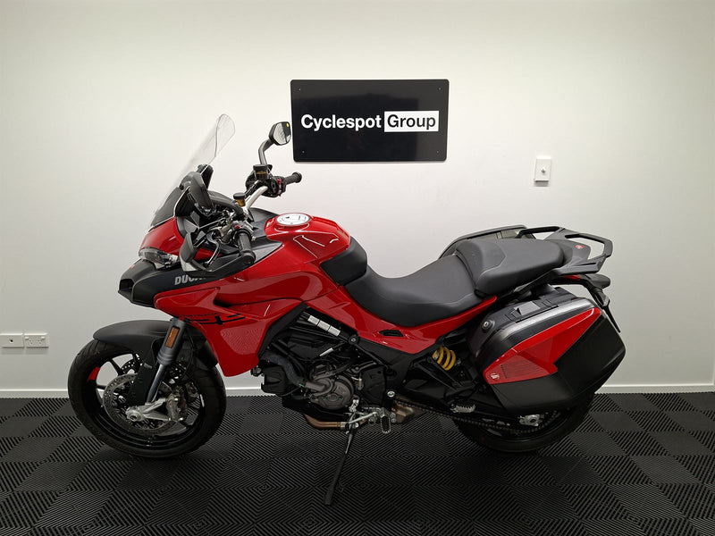 Load image into Gallery viewer, 2023 Ducati Multistrada V2S
